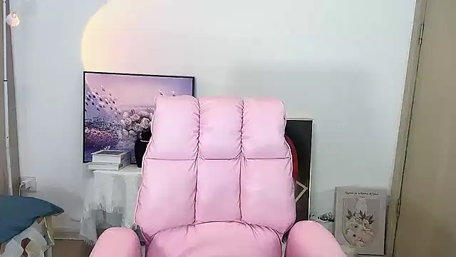 Snapshot of Mia-88-66 chatting on December 2024 07:22:02 PM Mia-88-66 online show from December 2024 07:22:02 PM