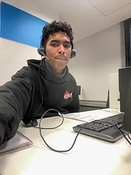 Ryan-hot online show from November 2025 04:07:01 PM