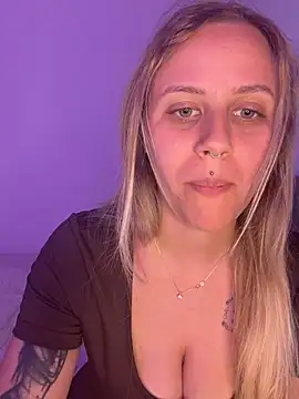 lunawolf21 online show from May 2026 10:36:02 AM