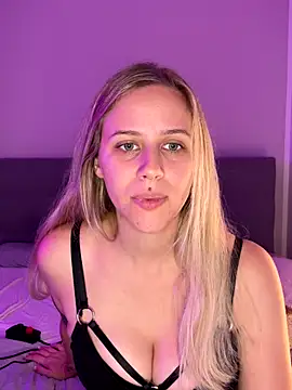 Snapshot of lunawolf21 chatting on October 2025 07:18:01 AM lunawolf21 online show from October 2025 07:18:01 AM