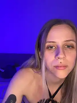 lunawolf21 online show from December 2024 08:29:01 PM
