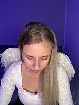 Snapshot of lunawolf21 chatting on December 2025 07:30:02 AM lunawolf21 online show from December 2025 07:30:02 AM