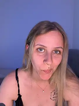 lunawolf21 online show from May 2026 06:55:01 AM