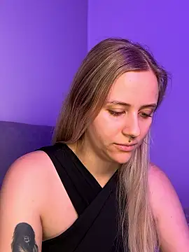 lunawolf21 online show from January 2026 11:27:01 AM