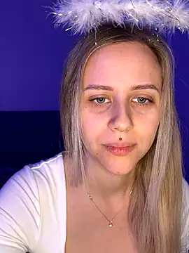 Snapshot of lunawolf21 chatting on December 2025 07:40:02 AM lunawolf21 online show from December 2025 07:40:02 AM