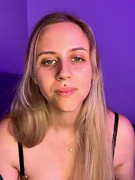 lunawolf21 online show from January 2026 08:15:01 PM