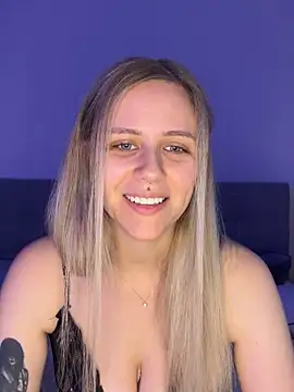 lunawolf21 online show from December 2025 07:35:01 AM