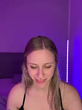 lunawolf21 online show from March 2025 05:56:01 PM