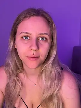 lunawolf21 online show from February 2026 07:43:02 AM