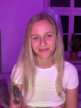 Snapshot of lunawolf21 chatting on October 2025 07:02:01 PM lunawolf21 online show from October 2025 07:02:01 PM