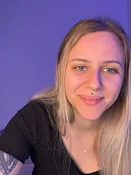 lunawolf21 online show from February 2026 08:25:01 AM