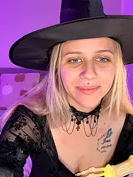 Snapshot of lunawolf21 chatting on October 2025 07:29:02 AM lunawolf21 online show from October 2025 07:29:02 AM