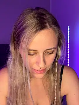 Snapshot of lunawolf21 chatting on November 2025 06:34:02 PM lunawolf21 online show from November 2025 06:34:02 PM