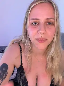 lunawolf21 online show from June 2026 08:19:02 AM