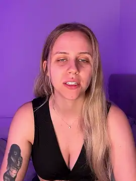 lunawolf21 online show from February 2026 07:19:01 AM