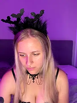 lunawolf21 online show from October 2025 06:47:02 AM