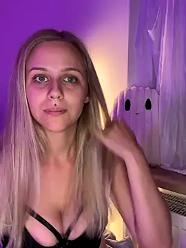 Snapshot of lunawolf21 chatting on October 2025 05:24:02 PM lunawolf21 online show from October 2025 05:24:02 PM