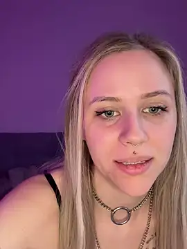 Snapshot of lunawolf21 chatting on February 2025 07:11:01 AM lunawolf21 online show from February 2025 07:11:01 AM