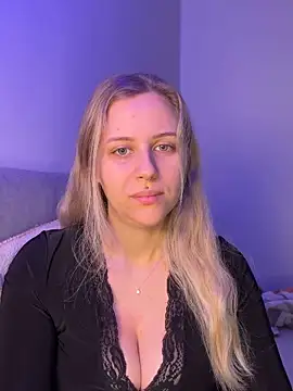 lunawolf21 online show from February 2026 07:24:01 AM