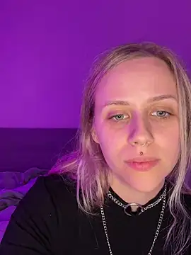 lunawolf21 online show from February 2025 06:33:02 PM