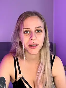 Snapshot of lunawolf21 chatting on November 2025 07:33:02 AM lunawolf21 online show from November 2025 07:33:02 AM