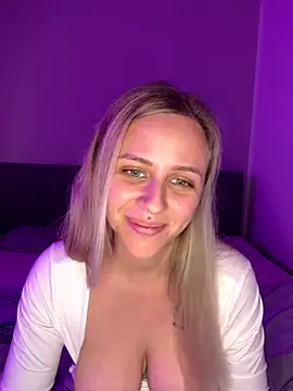 Snapshot of lunawolf21 chatting on November 2025 07:47:01 PM lunawolf21 online show from November 2025 07:47:01 PM