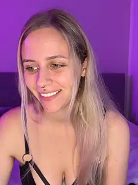 Snapshot of lunawolf21 chatting on November 2025 07:33:02 AM lunawolf21 online show from November 2025 07:33:02 AM