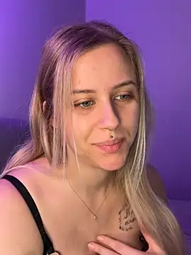 lunawolf21 online show from February 2026 07:25:02 AM