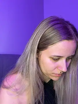 lunawolf21 online show from January 2026 08:03:01 PM