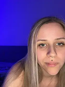 lunawolf21 online show from February 2025 05:42:01 PM
