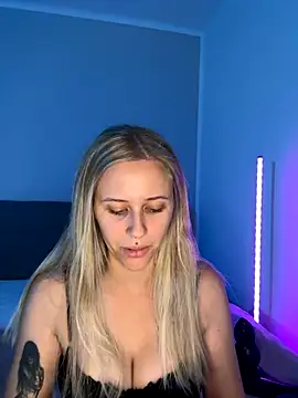 lunawolf21 online show from September 2025 06:19:01 AM