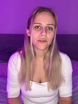 Snapshot of lunawolf21 chatting on November 2025 07:42:01 AM lunawolf21 online show from November 2025 07:42:01 AM