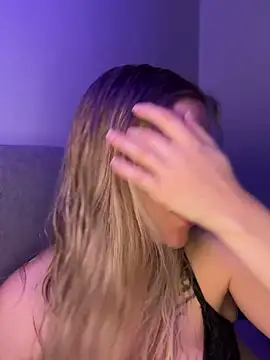 lunawolf21 online show from February 2026 07:57:01 PM