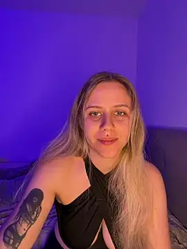 lunawolf21 online show from March 2026 07:27:01 AM