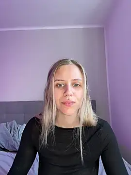 lunawolf21 online show from March 2025 07:14:01 AM