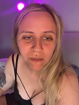 lunawolf21 online show from June 2026 07:51:01 AM
