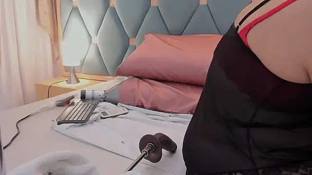 isabella walton online show from February 2026 11:23:01 AM