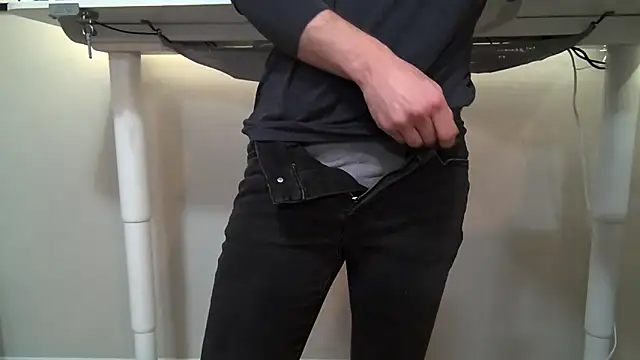 katbot online show from December 2024 05:10:02 PM