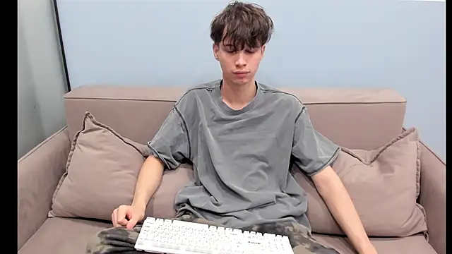 Im Shine Guy online show from October 2025 08:44:02 PM