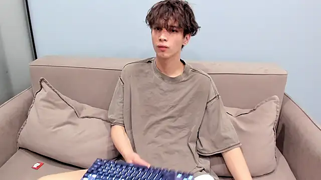 Im Shine Guy online show from December 2025 10:20:02 PM