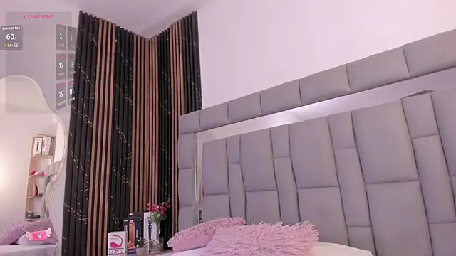 vivianne scott online show from November 2025 12:09:02 PM