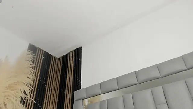 vivianne scott online show from April 2026 02:54:02 PM