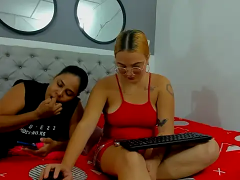 Snapshot of Lunaynick chatting on October 2025 09:59:01 PM Lunaynick online show from October 2025 09:59:01 PM