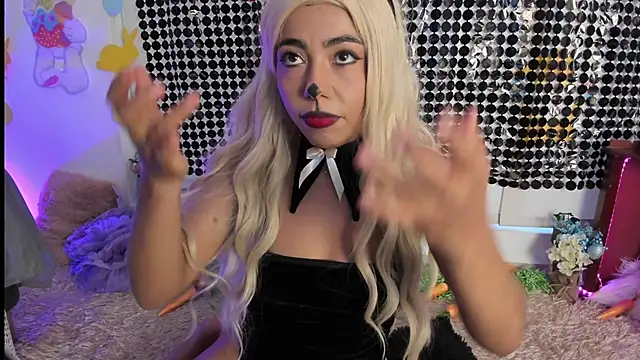 AndreaVelasco online show from April 2026 06:10:02 PM