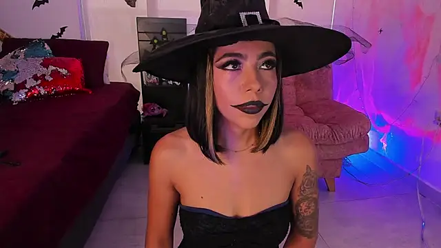 AndreaVelasco online show from October 2025 06:20:02 PM