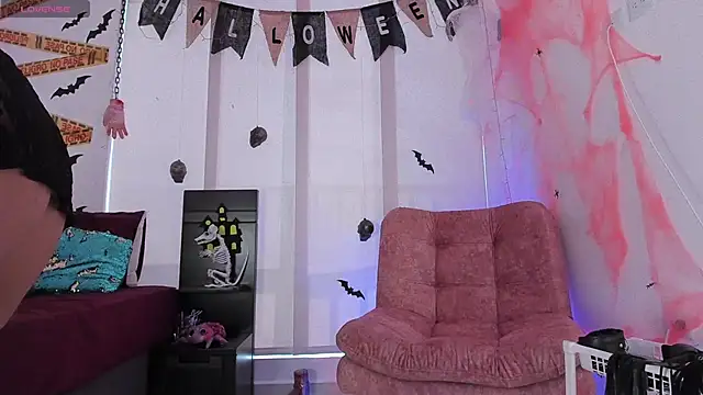 AndreaVelasco online show from October 2025 06:28:02 PM