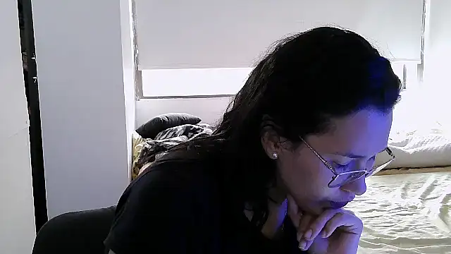luxandracon23 online show from October 2025 04:08:01 PM