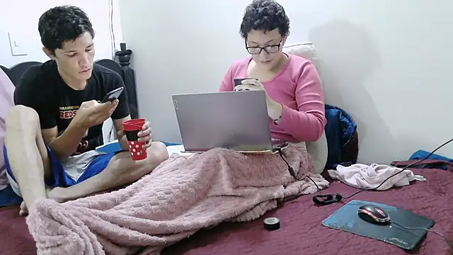 luxandracon23 online show from April 2026 10:15:01 PM