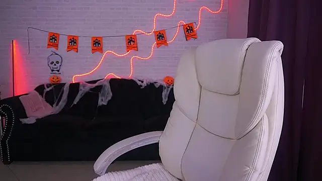 Snapshot of MilashaLovely chatting on October 2025 02:02:02 PM MilashaLovely online show from October 2025 02:02:02 PM