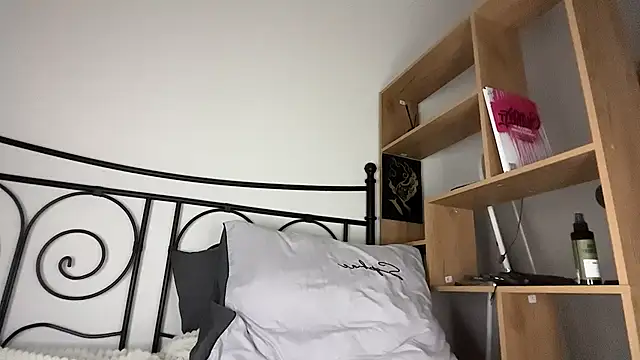 Kim Oberlin  online show from April 2026 09:49:01 PM